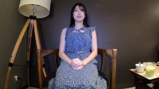 白色吊带裙超甜美短发美女外围小姐姐 很主动脱光光骑在身上 69姿势口交舔屌跪着深喉 修长美腿肩上扛
